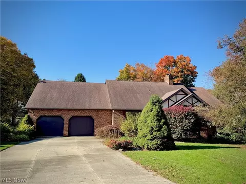 6899 Corrine Dr NW, Canton, OH 44718