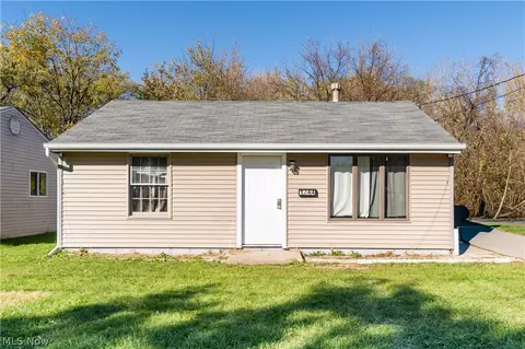 1744 Victoria St SW, Warren, OH 44485