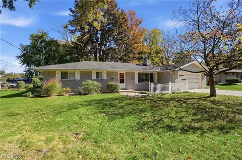 5071 Evergreen Dr, North Olmsted, OH 44070