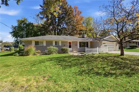 5071 Evergreen Dr, North Olmsted, OH 44070