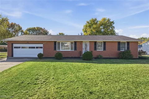 5670 Valerius St SW, Navarre, OH 44662