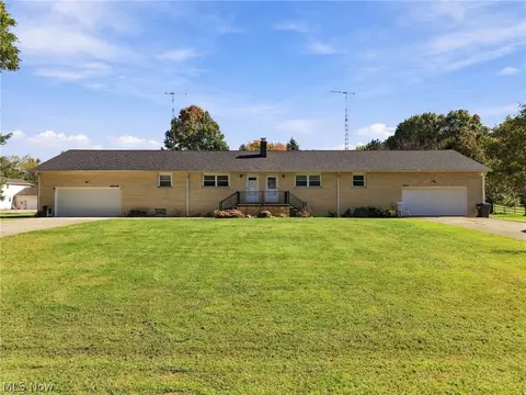 6904 Atlantic Blvd NE, Louisville, OH 44641