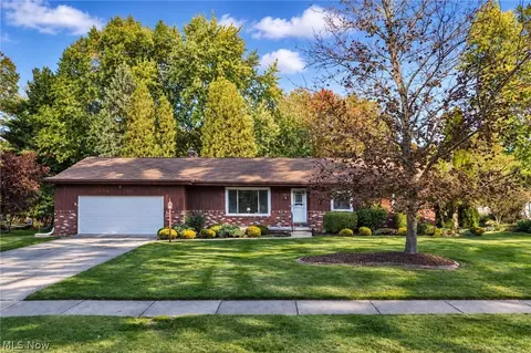 651 Ivywood Dr, Tallmadge, OH 44278