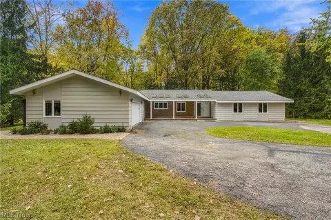 28400 S Woodland Rd, Pepper Pike, OH 44124