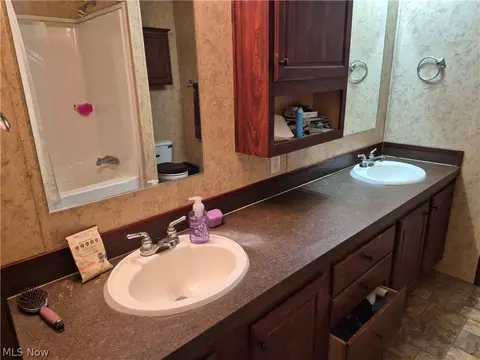 Bath - 95 Shawnee Ln, Creston, OH 44217 photo 1 of 3