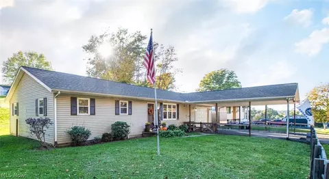 111 El Camino Dr, Zanesville, OH 43701
