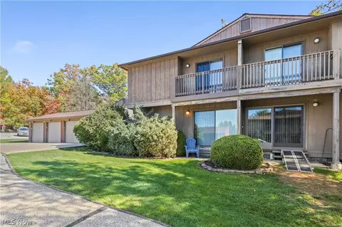 7569 Creekwood Dr #21D, North Royalton, OH 44133