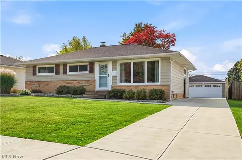 7308 Hacienda Dr, Parma, OH 44130