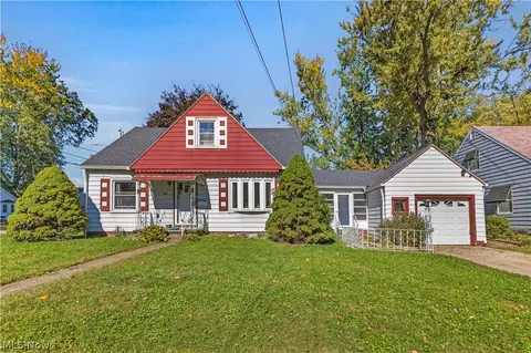 809 Curtis Ave, Cuyahoga Falls, OH 44221