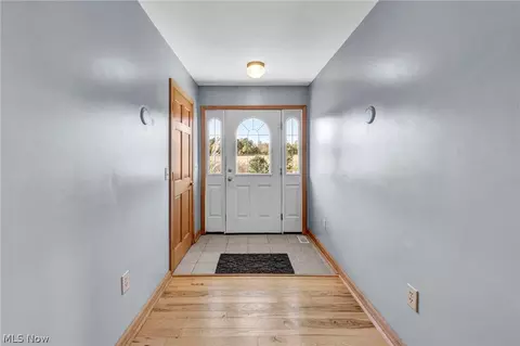 Entry Way - 434 Us Highway 224, Sullivan, OH 44880 photo 1 of 2