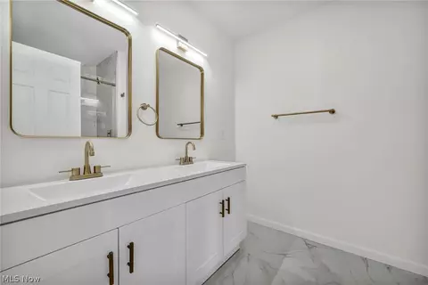 Bath - 5197 Milo Ave, Maple Heights, OH 44137 photo 2 of 7