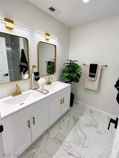 Bath - 5197 Milo Ave, Maple Heights, OH 44137 photo 3 of 7