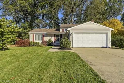 26956 Oxford Park Ln, Olmsted Twp, OH 44138