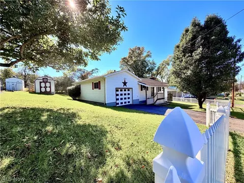 4482 Niagara St, Parkersburg, WV 26101