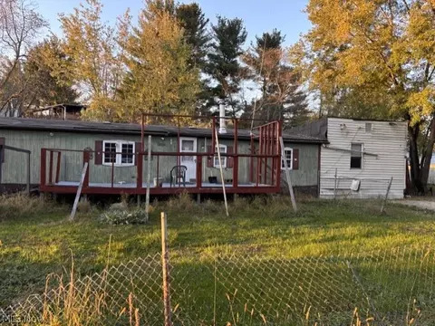 97 Square Ln, New Cumberland, WV 26047