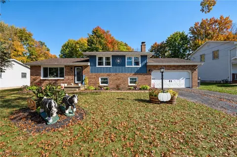 171 Fair Meadow Dr, Austintown, OH 44515