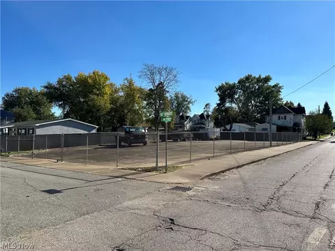 1412 Lynn St, Parkersburg, WV 26101