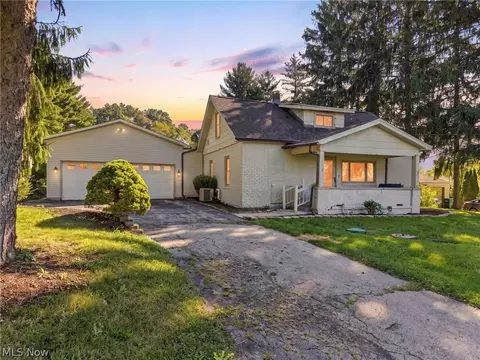 1953 Lawn Ave, Lowellville, OH 44436