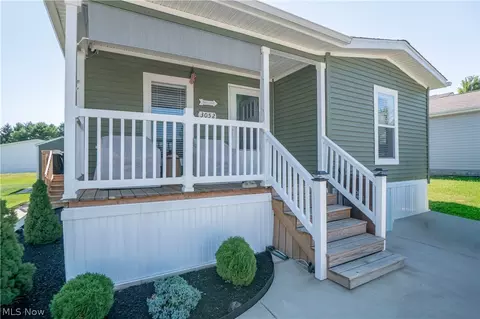 3052 Cross Creek Cir SW, Massillon, OH 44647