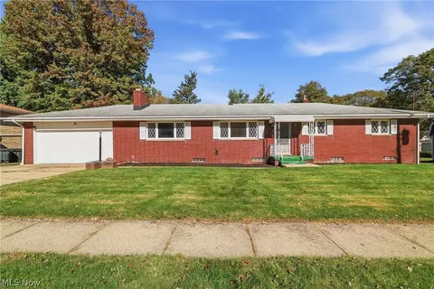 1489 Heights View Dr, Akron, OH 44305