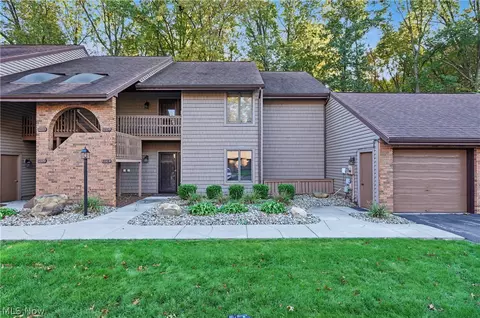 4458 Willow Creek Dr SE, Warren, OH 44484