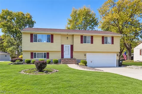 588 Sandra Dr, Brunswick, OH 44212