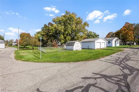 Exterior - 113 Maple Ave, Hebron, OH 43025 photo 6 of 8
