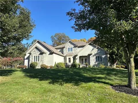 400 Amber Dr SE, Warren, OH 44484