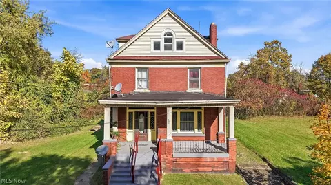 264 Valley Dr, Youngstown, OH 44505