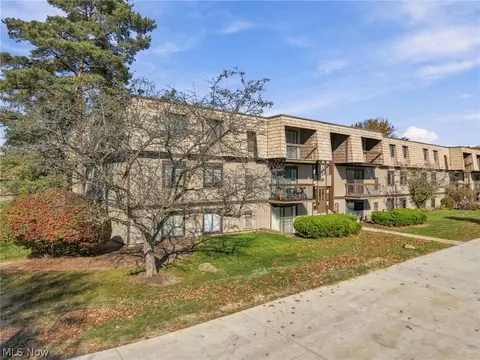 9611 Sunrise Blvd #K3, North Royalton, OH 44133