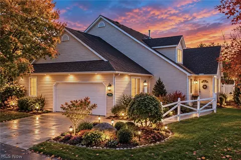 734 Hunters Trl, Akron, OH 44313