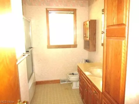 Bath - 902 Larkridge Ave, Boardman, OH 44512 photo 1 of 2