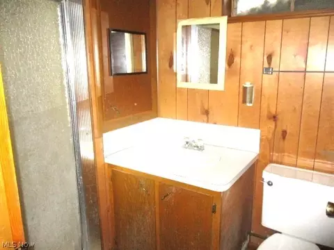 Bath - 902 Larkridge Ave, Boardman, OH 44512 photo 2 of 2