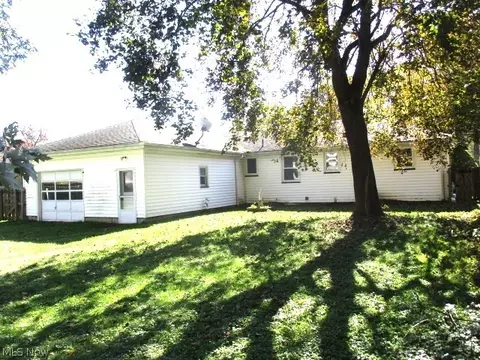 Exterior - 902 Larkridge Ave, Boardman, OH 44512 photo 2 of 2