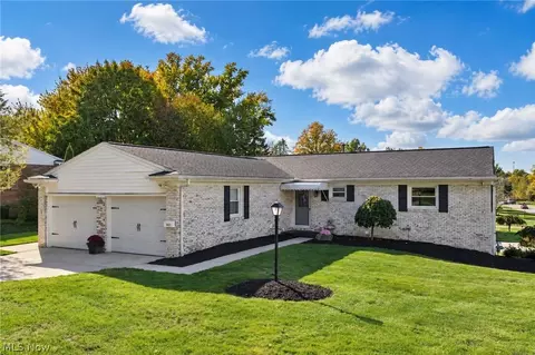 907 Lindy Lane Ave SW, North Canton, OH 44720