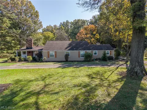 8769 Usher Rd, Olmsted Twp, OH 44138