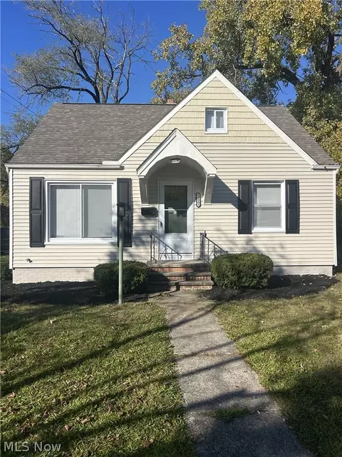 16001 Westview Ave, Cleveland, OH 44128