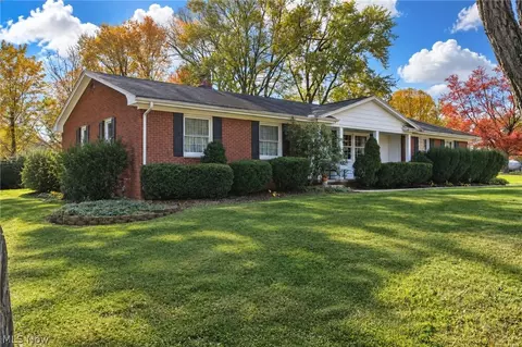 594 N Hidden Valley Rd, Cuyahoga Falls, OH 44223