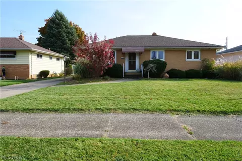 7239 Oakwood Rd, Parma, OH 44130
