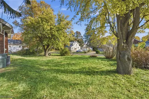 Exterior - 2219 3rd St NE, Canton, OH 44704 photo 5 of 8