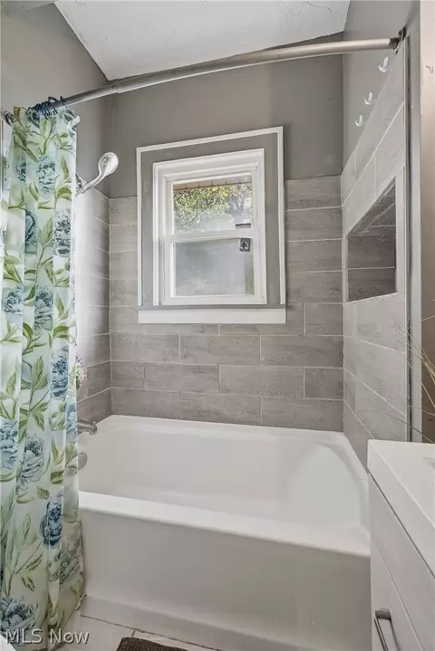 Bath - 2219 3rd St NE, Canton, OH 44704 photo 2 of 2