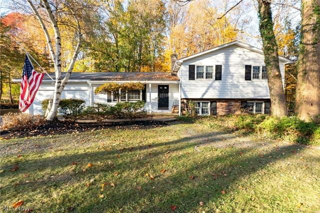 8774 Carmichael Dr, Chesterland, OH 44026 | MLS# 5256624 | 40 Photos ...