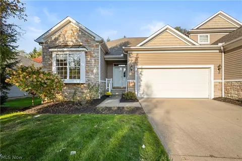 29427 Hummingbird Cir #39, Westlake, OH 44145