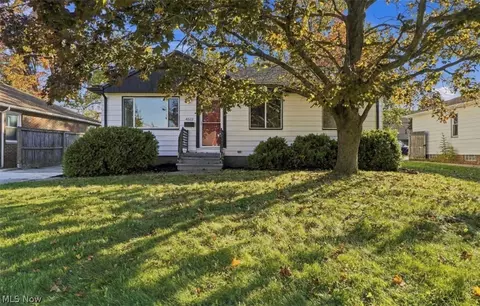 4513 Fruitland Dr, Parma, OH 44134
