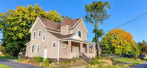 1113 8th St NE, Canton, OH 44704