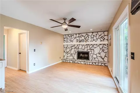 Living - 178 Antioch Dr, Elyria, OH 44035 photo 7 of 10
