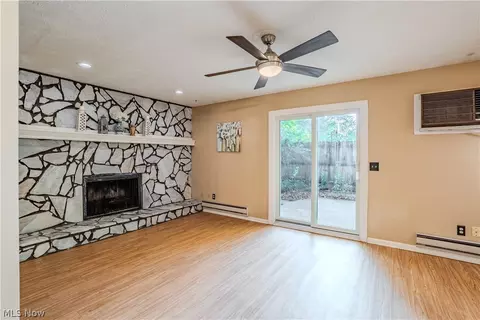 Living - 178 Antioch Dr, Elyria, OH 44035 photo 8 of 10