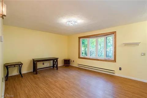 Living - 178 Antioch Dr, Elyria, OH 44035 photo 3 of 10