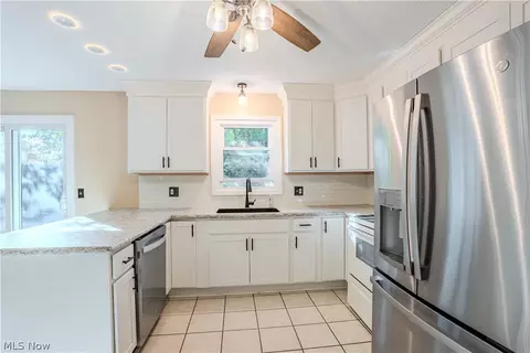 Kitchen - 178 Antioch Dr, Elyria, OH 44035 photo 3 of 4