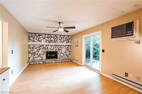 Living - 178 Antioch Dr, Elyria, OH 44035 photo 6 of 10